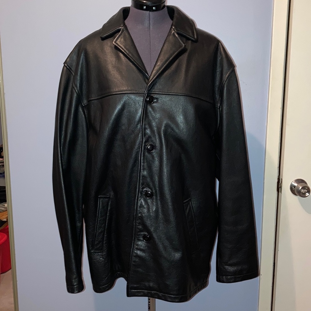 MEN’S JONATHAN ROBERT black leather jacket with detachable inner vest. Size L.
